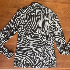 H & M Ladies Giraffe Print Turtleneck